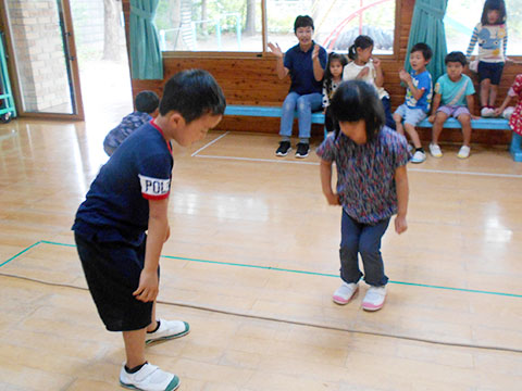 続く運動会ごっこ01