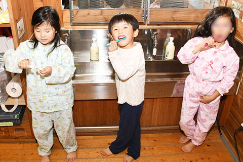 キャンプ~夜の幼稚園編~04