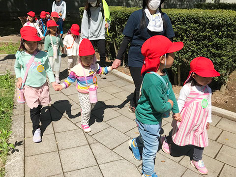 全園児で散歩02