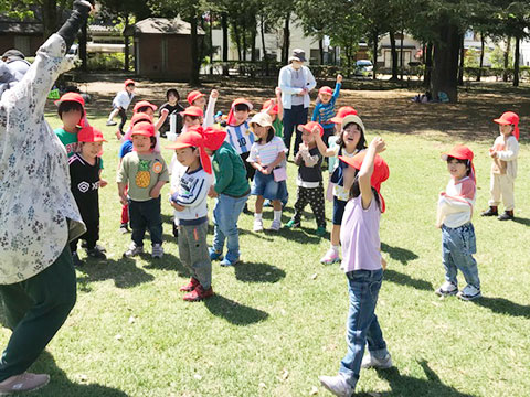全園児で散歩05