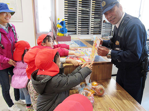 感謝祭礼拝いちょうお届け-07