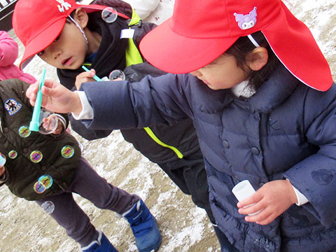 しゃぼん玉凍る01