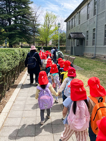全園児でおさんぽ01
